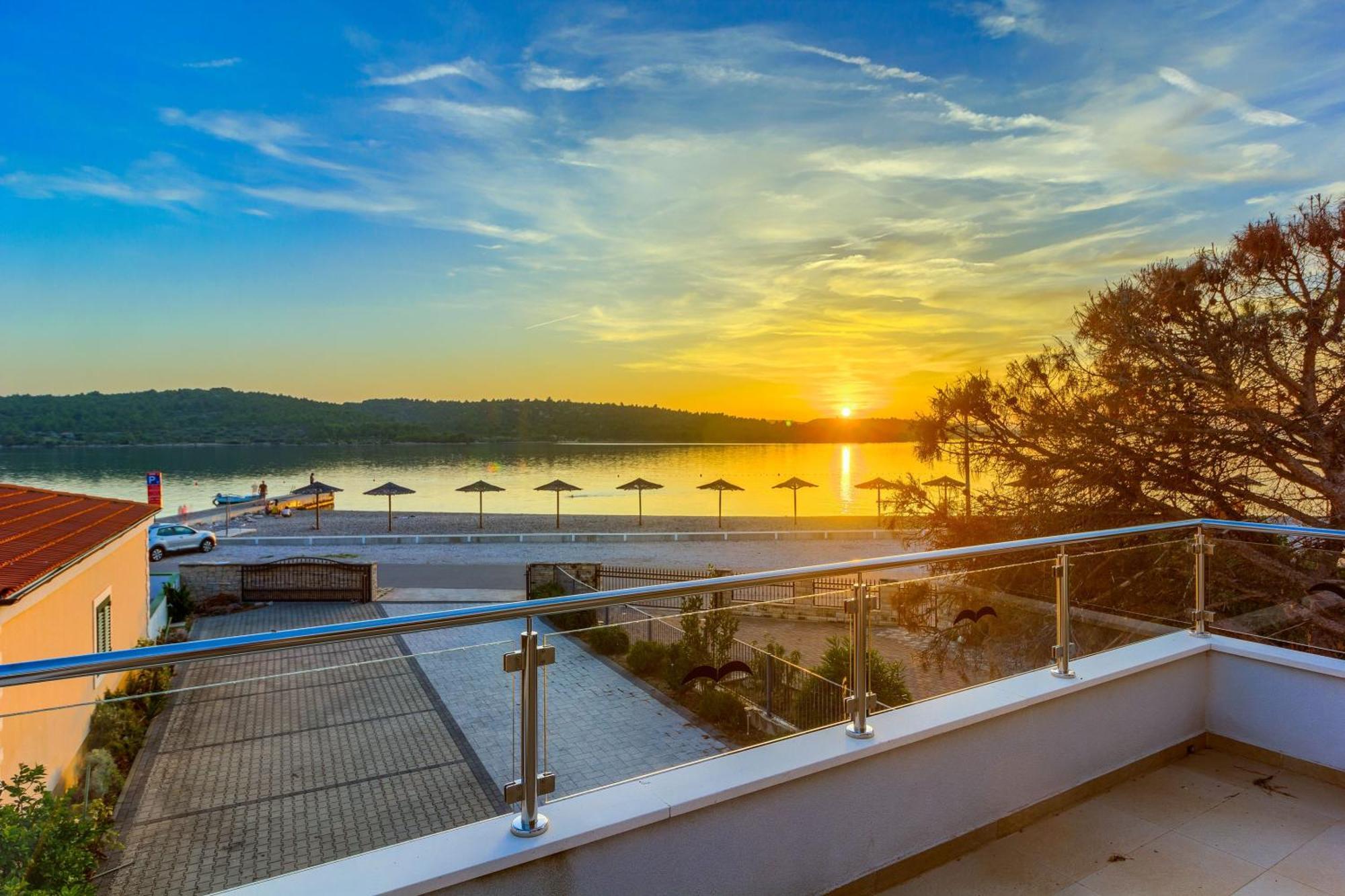Apartmani Mato Pirovac Exteriér fotografie