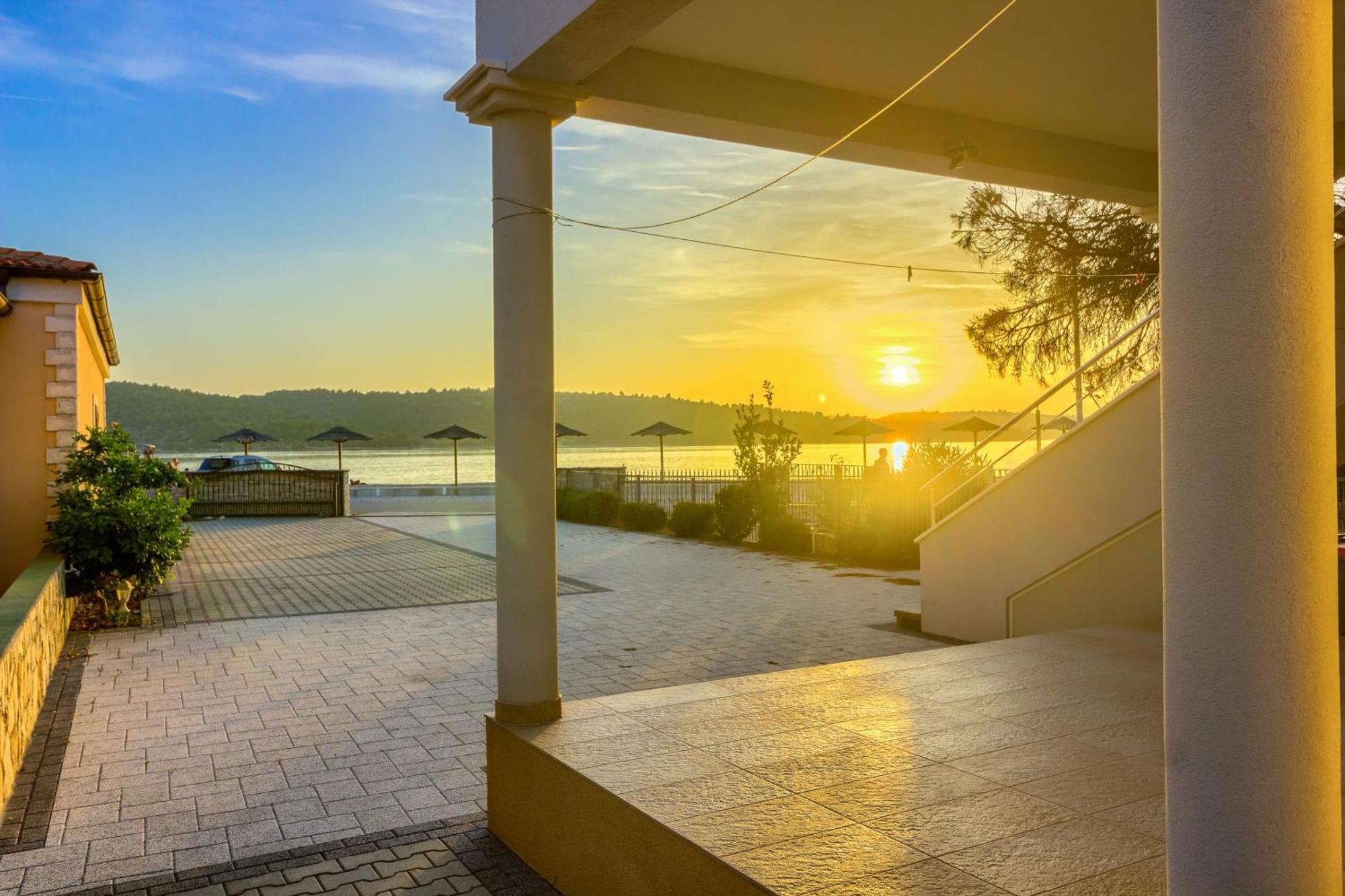 Apartmani Mato Pirovac Exteriér fotografie