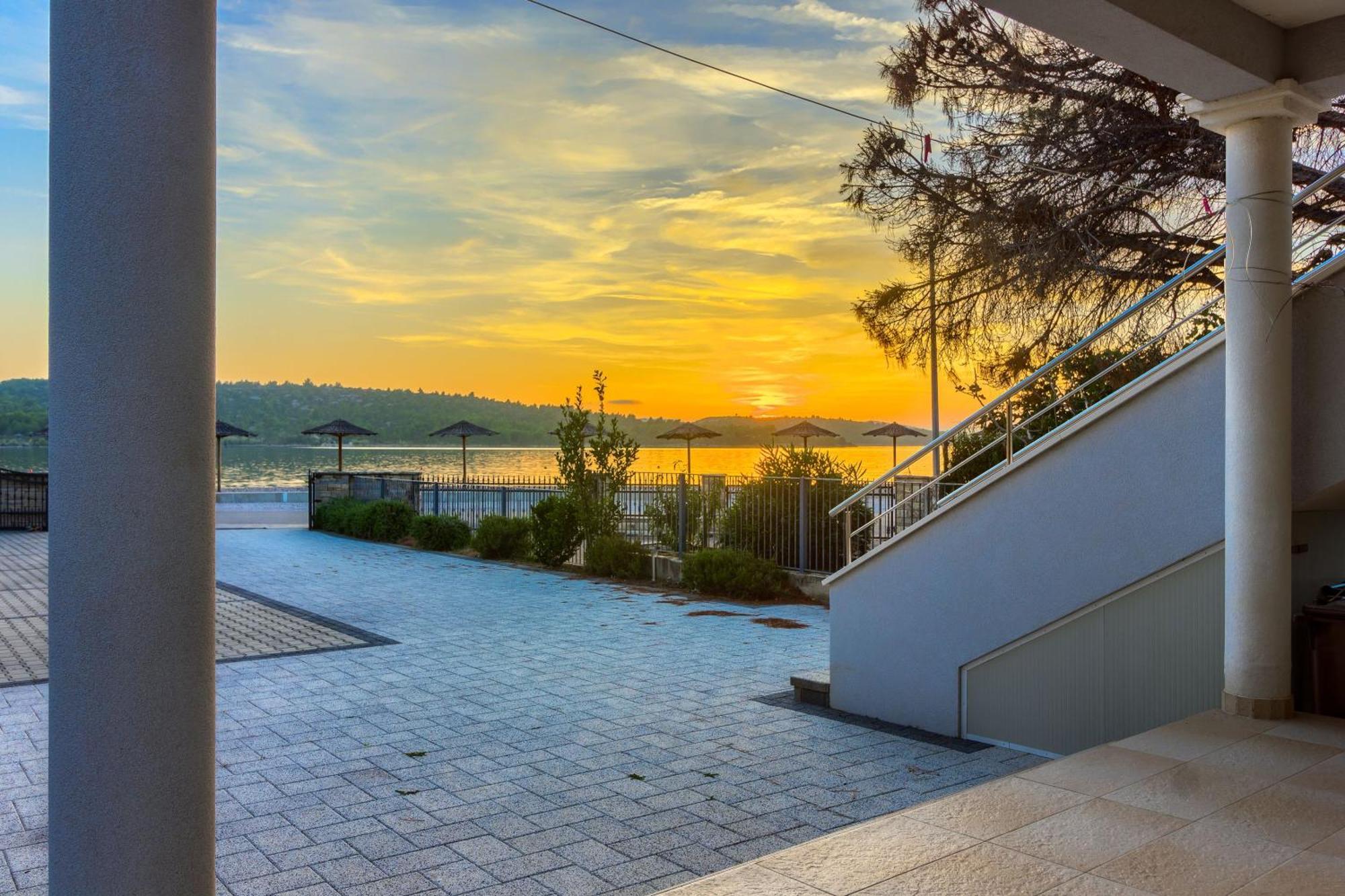 Apartmani Mato Pirovac Exteriér fotografie