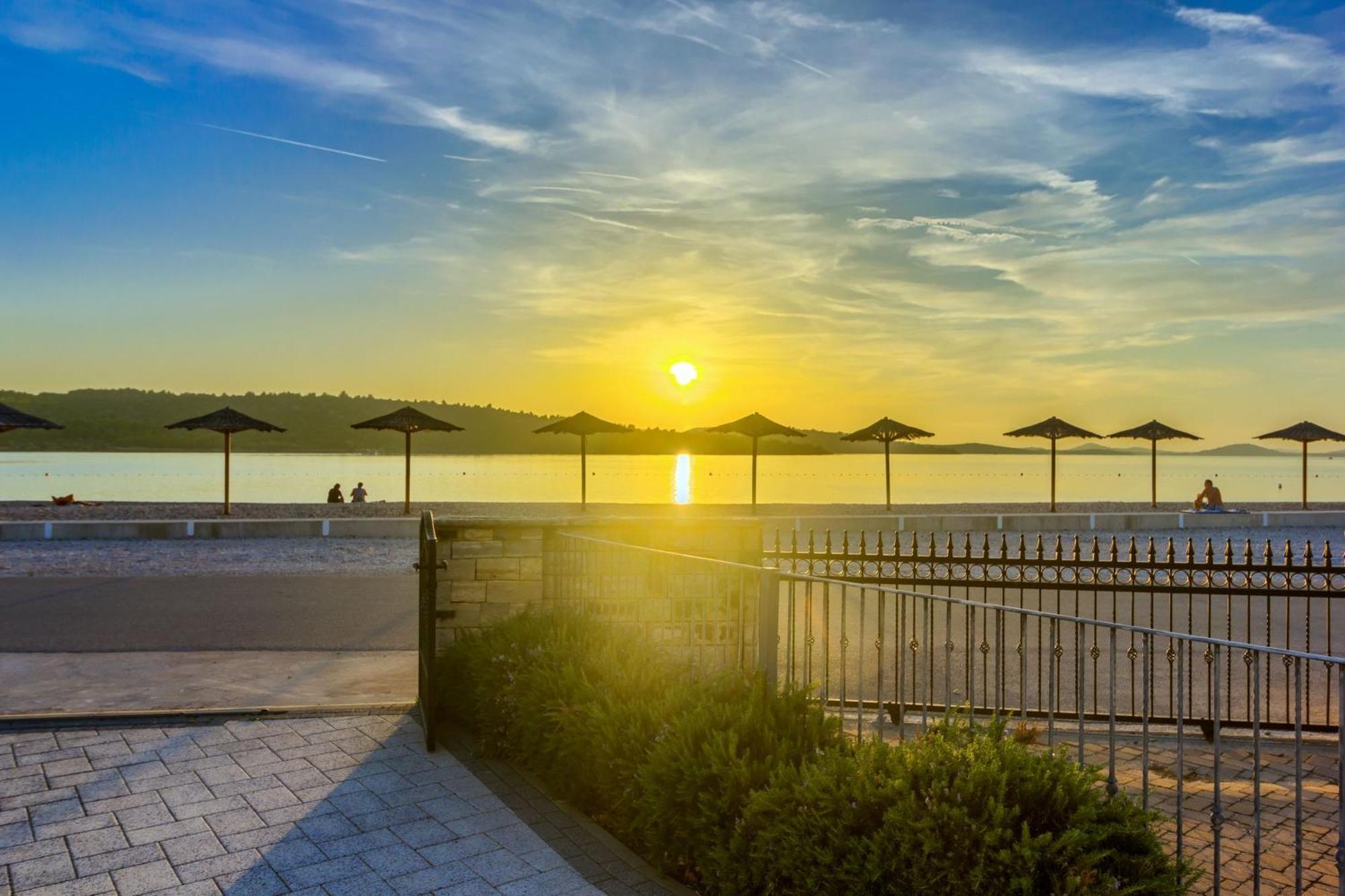 Apartmani Mato Pirovac Exteriér fotografie