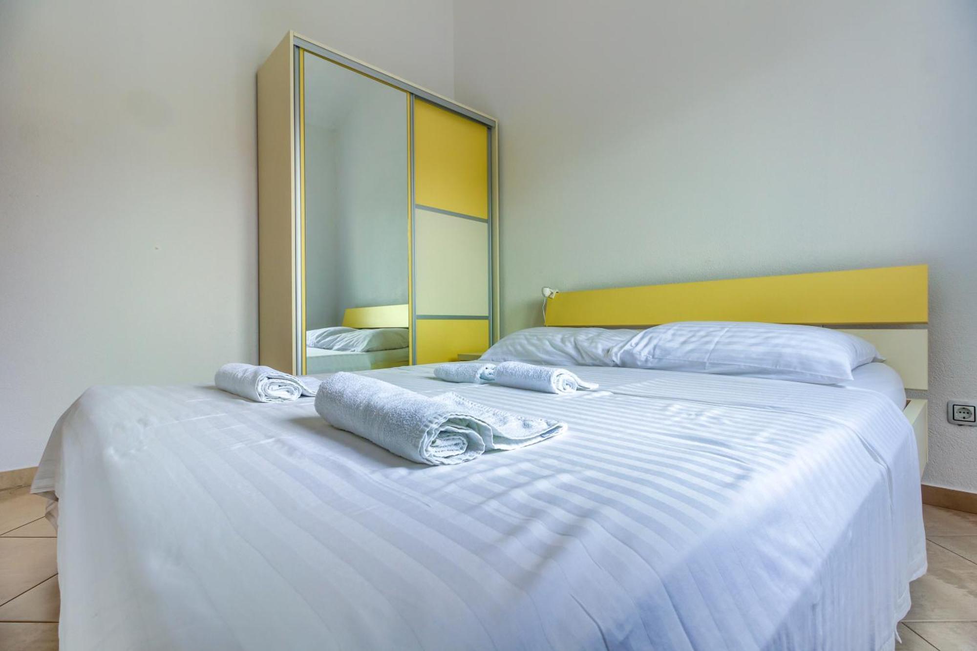 Apartmani Mato Pirovac Exteriér fotografie