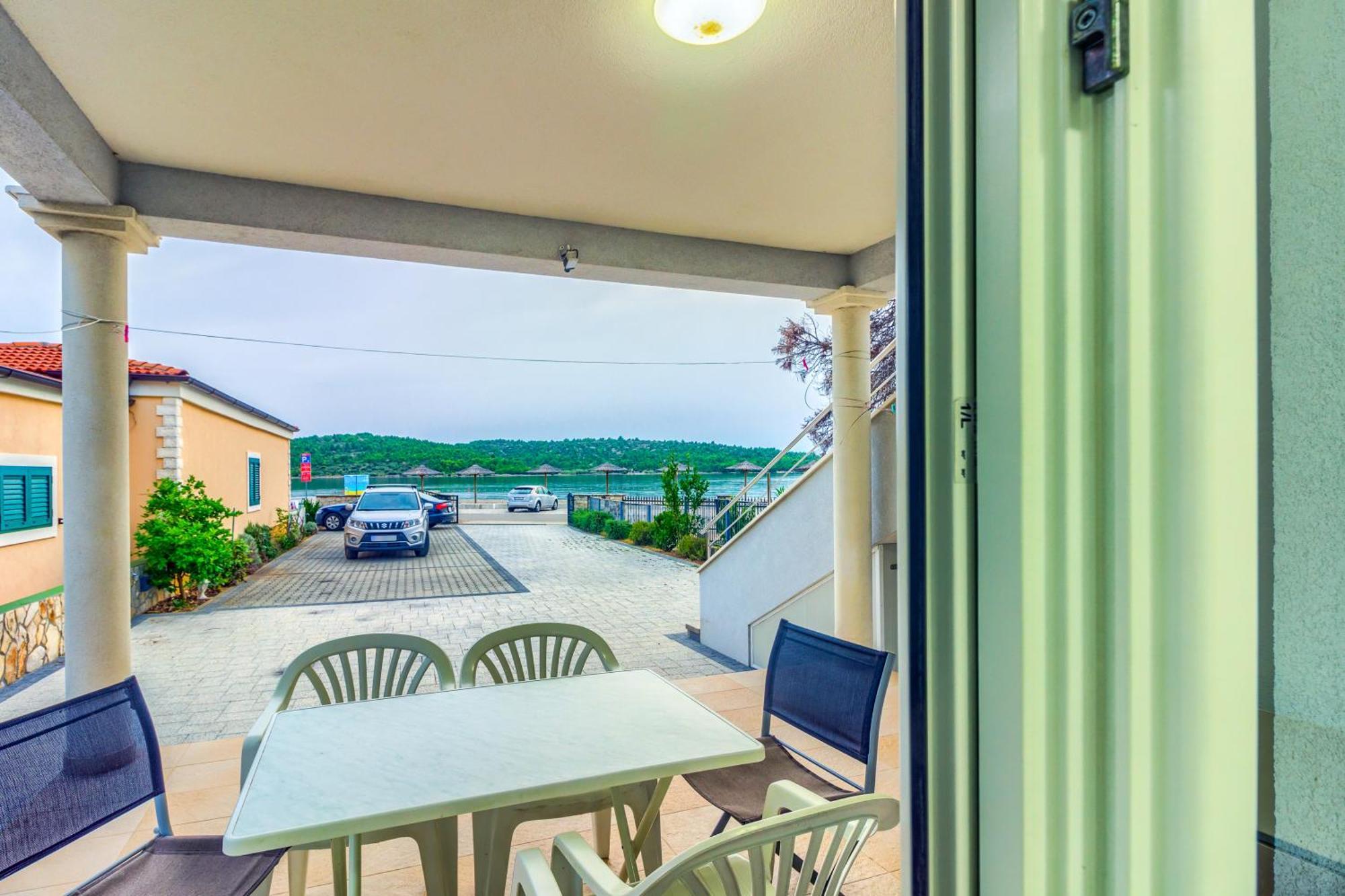 Apartmani Mato Pirovac Exteriér fotografie