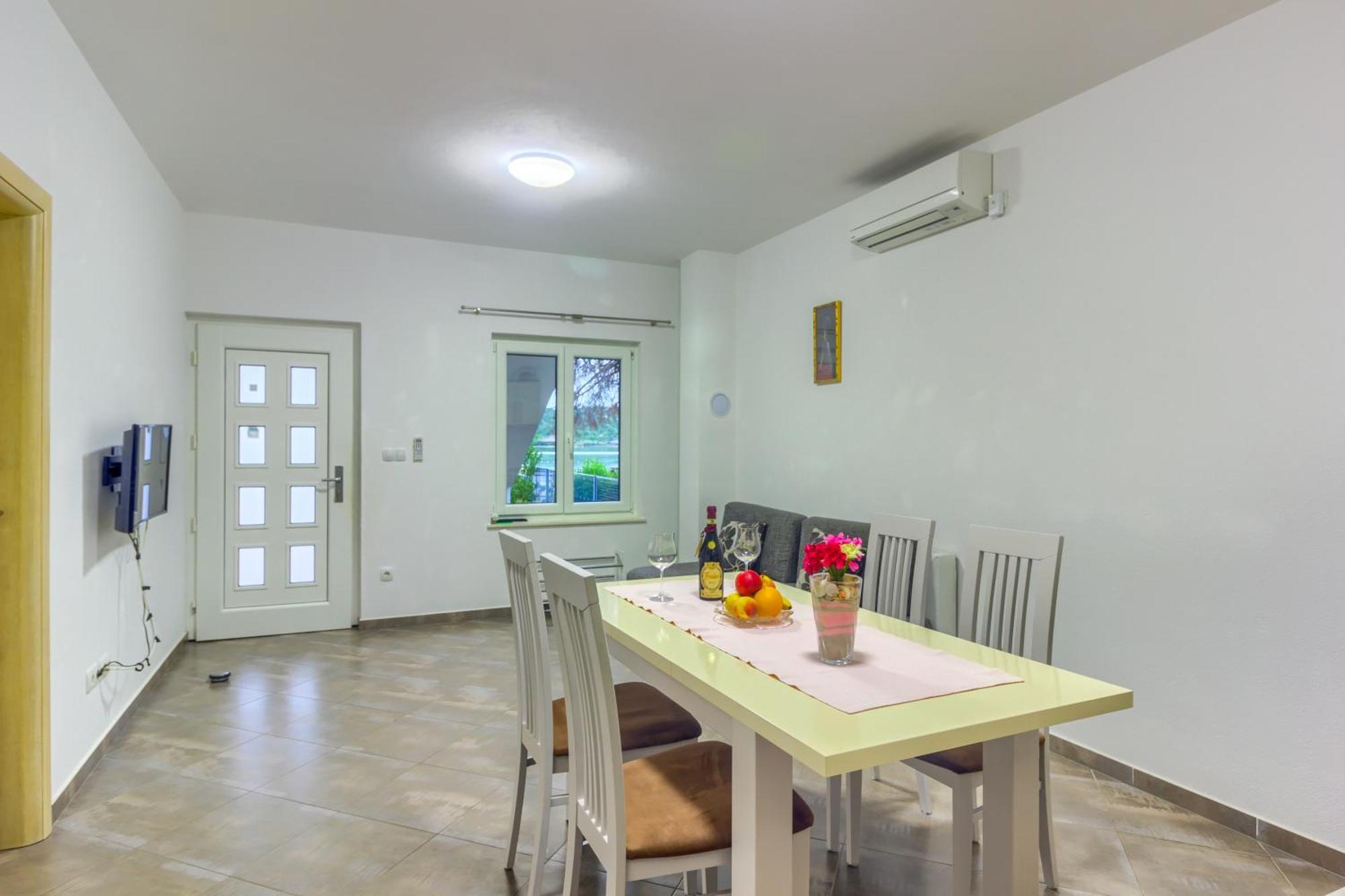 Apartmani Mato Pirovac Exteriér fotografie
