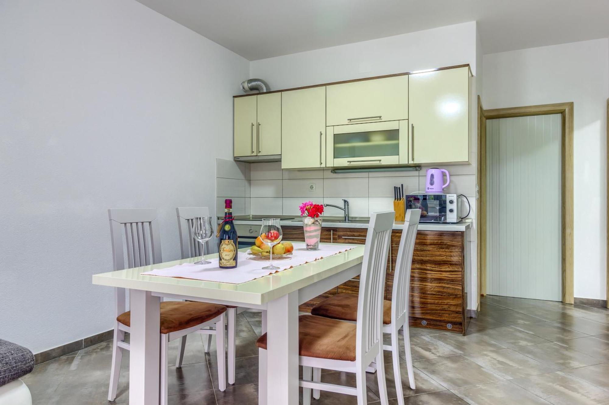 Apartmani Mato Pirovac Exteriér fotografie