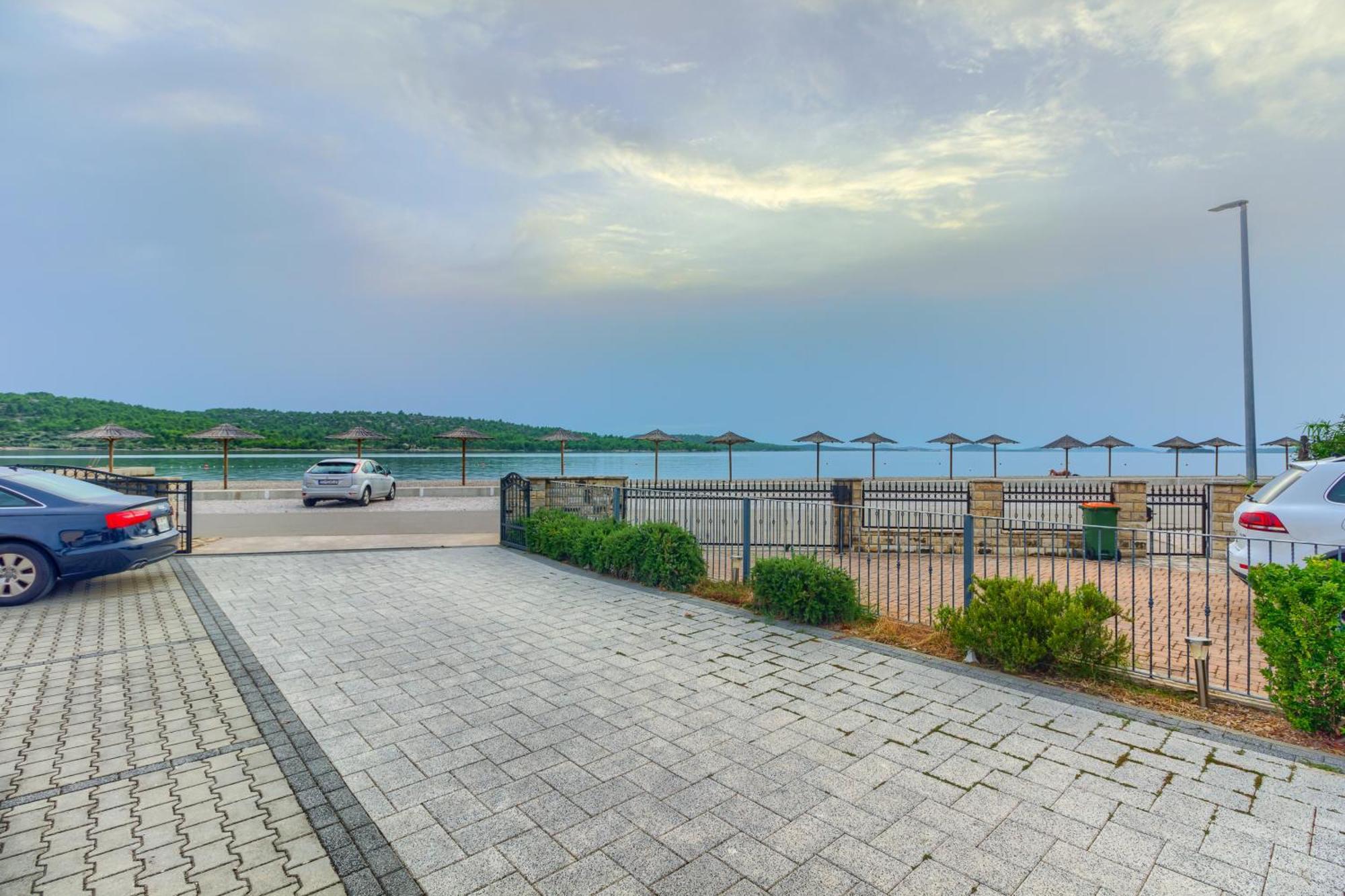 Apartmani Mato Pirovac Exteriér fotografie