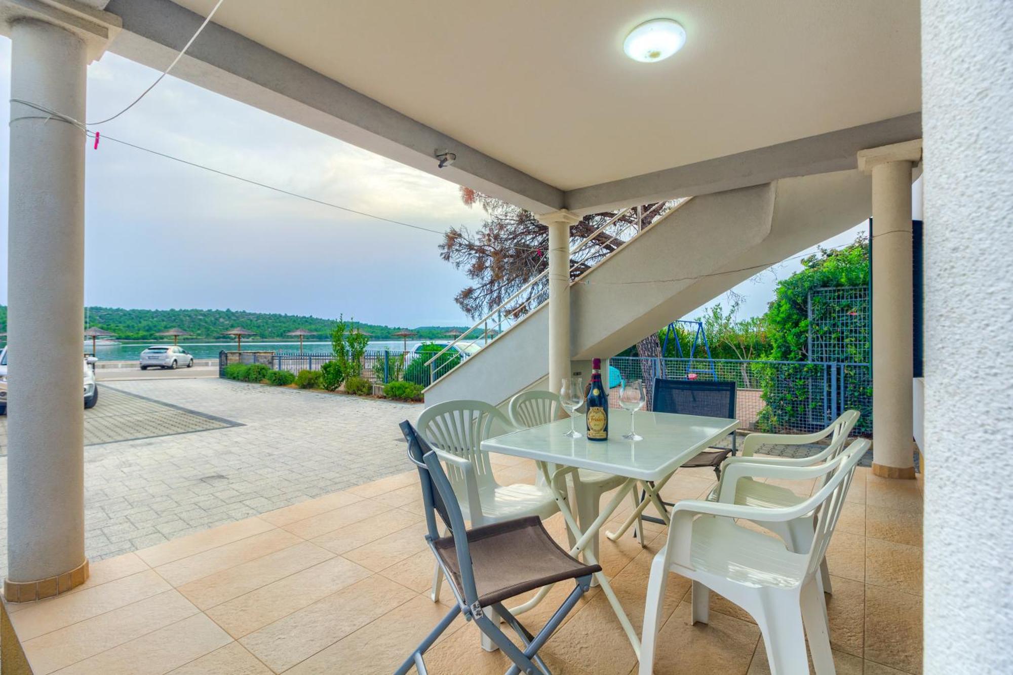 Apartmani Mato Pirovac Exteriér fotografie