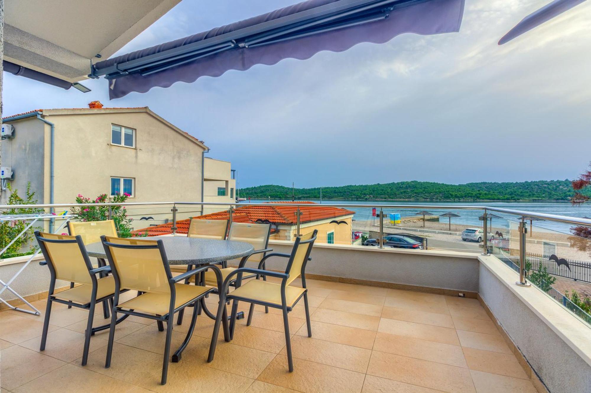Apartmani Mato Pirovac Exteriér fotografie